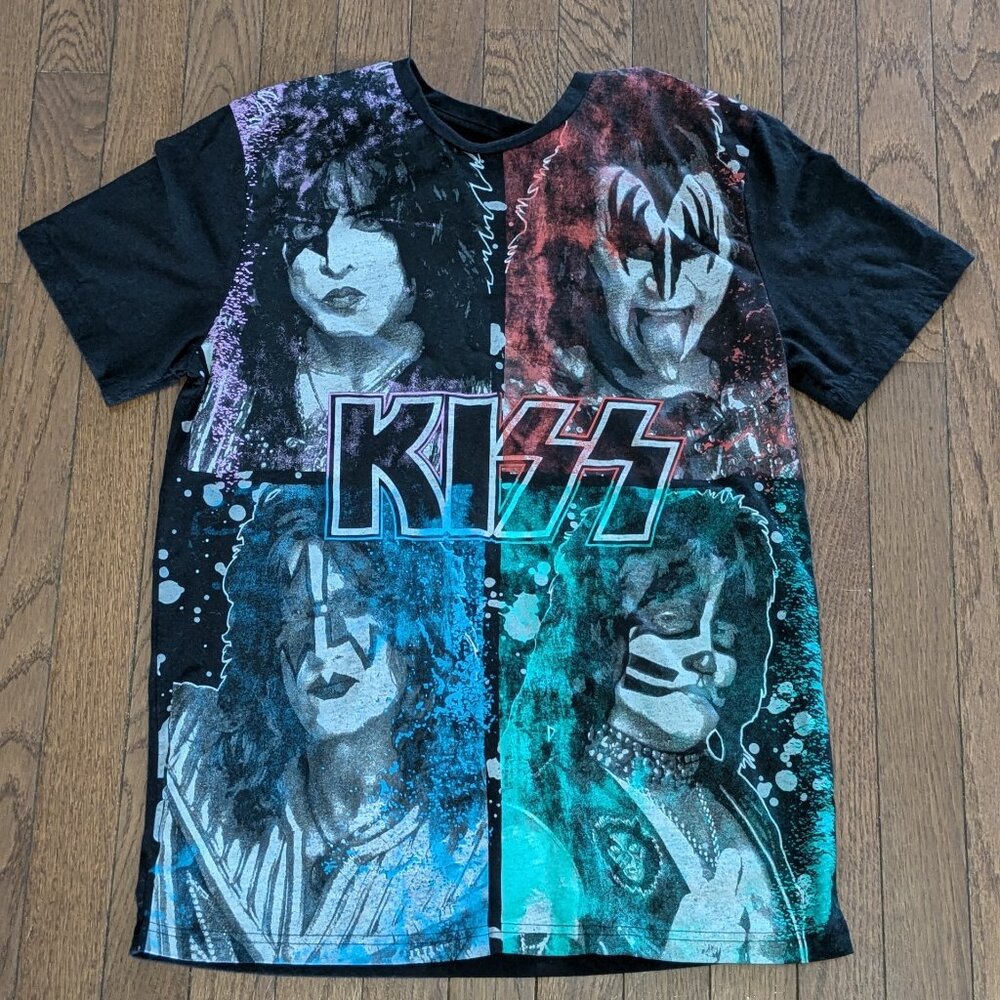 Kiss All Over Print Officially Licensed - M (19x27)